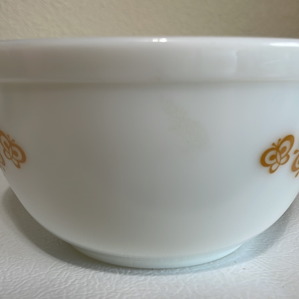 Pyrex Vintage Butterfly Gold 1 1/2 Quart Bowl. Very Gold Condition. 1 1/2 Quart. - Picture 3 of 7
